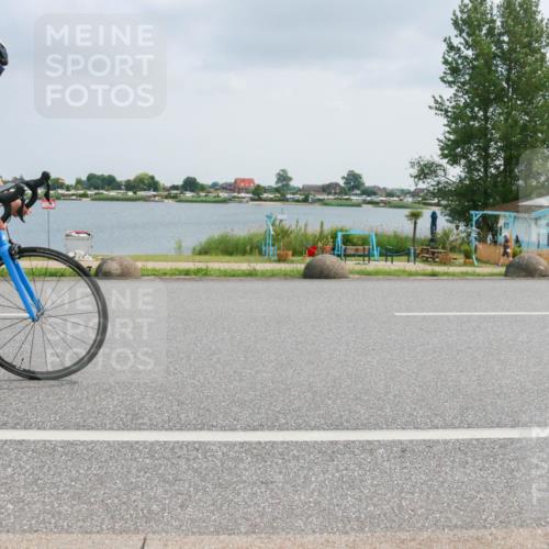 21.06.2025 - 27. Vierlanden-Triathlon H.Heesch http://msf.ph/oto/8026048 15.06.2025 12:10:11 Radfahren 711, 742 meine-sportfotos.de