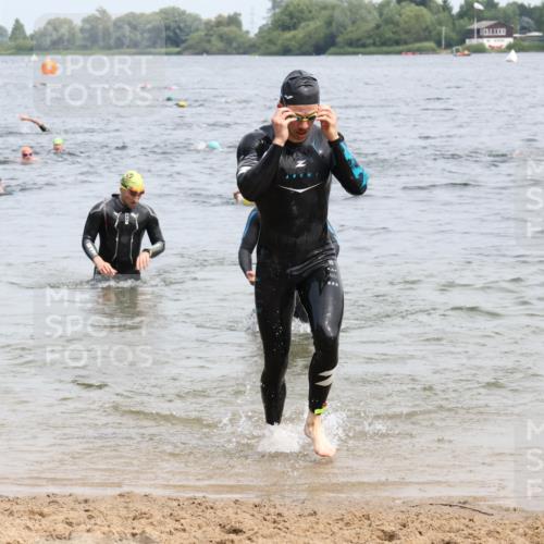 15.06.2025 - 27. Vierlanden-Triathlon Lena Gebhardt http://msf.ph/oto/8026049 15.06.2025 10:57:56 Schwimmen 640, 647, 686, 705, 738, 774 meine-sportfotos.de