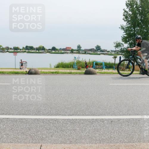 15.06.2025 - 27. Vierlanden-Triathlon H.Heesch http://msf.ph/oto/8026051 15.06.2025 11:18:49 Radfahren 745, 832, 846, 863 meine-sportfotos.de