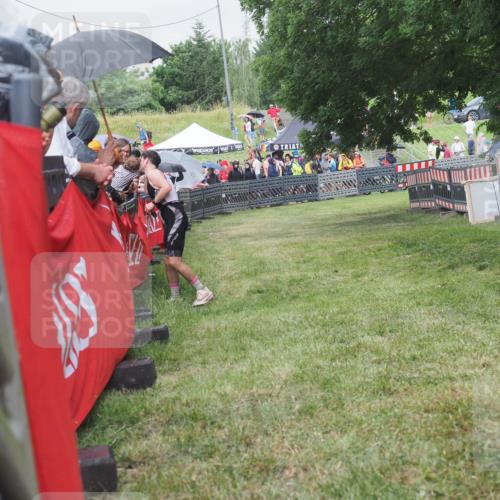 21.06.2025 - 27. Vierlanden-Triathlon KatJ http://msf.ph/oto/8026055 15.06.2025 13:28:51 Ziel 706 meine-sportfotos.de