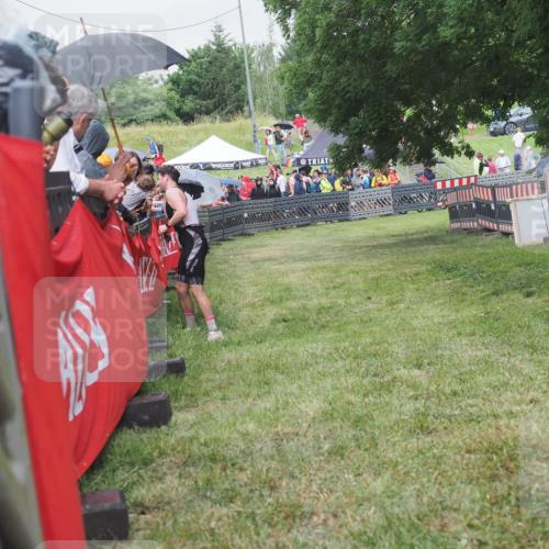 21.06.2025 - 27. Vierlanden-Triathlon KatJ http://msf.ph/oto/8026060 15.06.2025 13:28:52 Ziel 706 meine-sportfotos.de