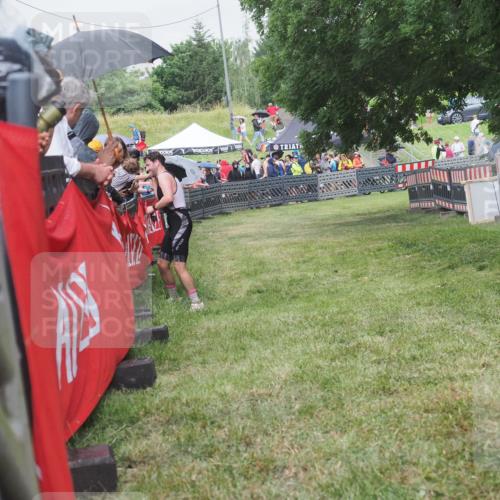 21.06.2025 - 27. Vierlanden-Triathlon KatJ http://msf.ph/oto/8026067 15.06.2025 13:28:52 Ziel 706 meine-sportfotos.de