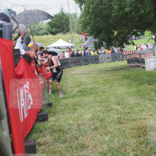 21.06.2025 - 27. Vierlanden-Triathlon KatJ http://msf.ph/oto/8026073 15.06.2025 13:28:53 Ziel 706 meine-sportfotos.de