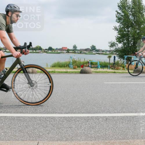 21.06.2025 - 27. Vierlanden-Triathlon H.Heesch http://msf.ph/oto/8026074 15.06.2025 12:10:16 Radfahren 742, 849 meine-sportfotos.de