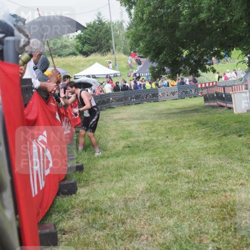 21.06.2025 - 27. Vierlanden-Triathlon KatJ http://msf.ph/oto/8026081 15.06.2025 13:28:53 Ziel 706 meine-sportfotos.de
