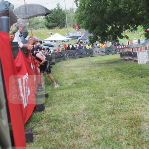 21.06.2025 - 27. Vierlanden-Triathlon KatJ http://msf.ph/oto/8026086 15.06.2025 13:28:55 Ziel 706 meine-sportfotos.de