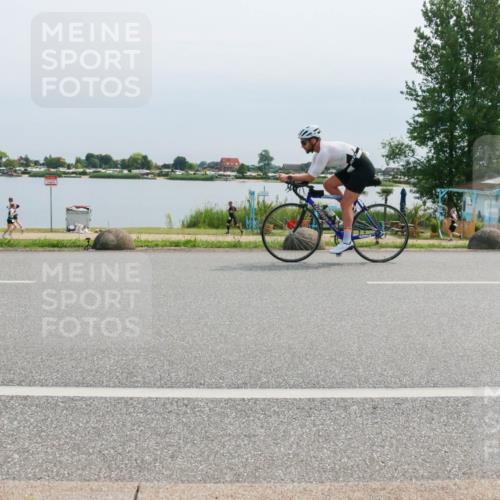 15.06.2025 - 27. Vierlanden-Triathlon H.Heesch http://msf.ph/oto/8026088 15.06.2025 11:18:50 Radfahren 745, 832, 863 meine-sportfotos.de