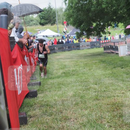 21.06.2025 - 27. Vierlanden-Triathlon KatJ http://msf.ph/oto/8026092 15.06.2025 13:28:56 Ziel 706 meine-sportfotos.de