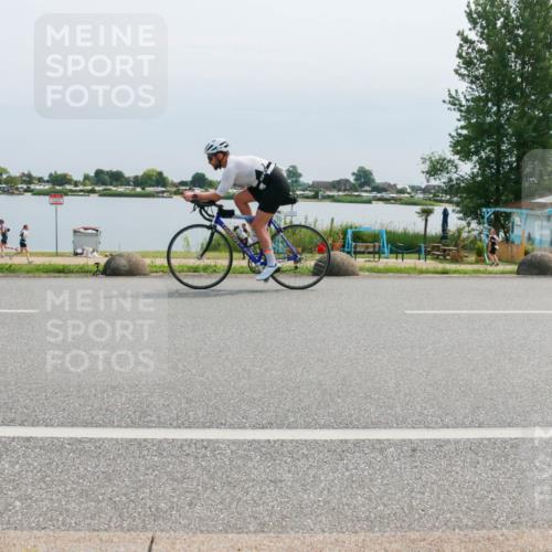 15.06.2025 - 27. Vierlanden-Triathlon H.Heesch http://msf.ph/oto/8026094 15.06.2025 11:18:50 Radfahren 745, 832, 863 meine-sportfotos.de