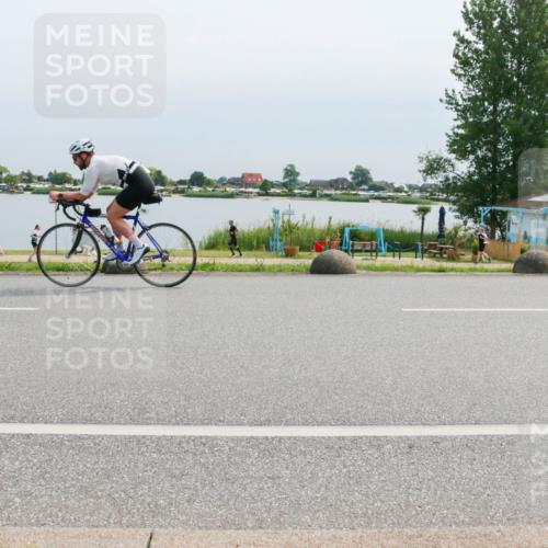 15.06.2025 - 27. Vierlanden-Triathlon H.Heesch http://msf.ph/oto/8026100 15.06.2025 11:18:50 Radfahren 745, 832, 863 meine-sportfotos.de