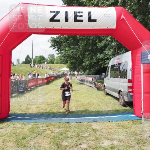 21.06.2025 - 27. Vierlanden-Triathlon MichiJ http://msf.ph/oto/8026109 15.06.2026 11:57:42 Ziel 478, 563 meine-sportfotos.de
