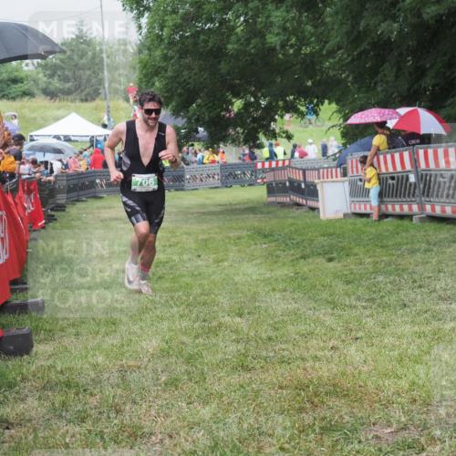 21.06.2025 - 27. Vierlanden-Triathlon KatJ http://msf.ph/oto/8026115 15.06.2025 13:28:57 Ziel 706 meine-sportfotos.de