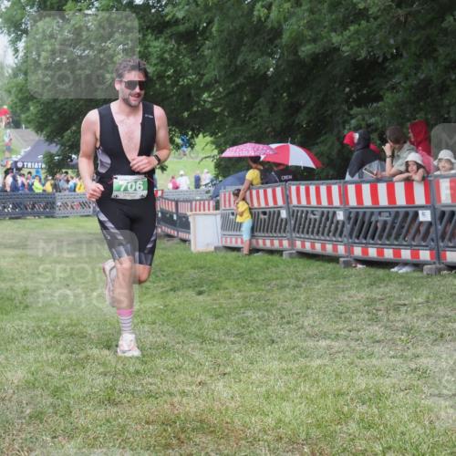 21.06.2025 - 27. Vierlanden-Triathlon KatJ http://msf.ph/oto/8026124 15.06.2025 13:28:58 Ziel 706 meine-sportfotos.de