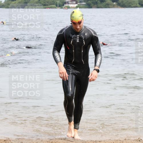 15.06.2025 - 27. Vierlanden-Triathlon Lena Gebhardt http://msf.ph/oto/8026129 15.06.2025 10:58:05 Schwimmen 640, 647, 705, 762 meine-sportfotos.de