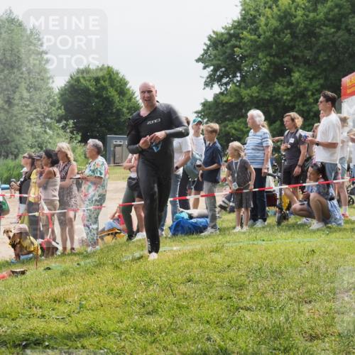 15.06.2025 - 27. Vierlanden-Triathlon KatJ http://msf.ph/oto/8026184 15.06.2025 10:59:39 Schwimmen 641, 668, 751 meine-sportfotos.de