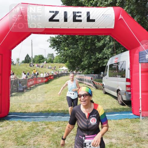 21.06.2025 - 27. Vierlanden-Triathlon MichiJ http://msf.ph/oto/8026188 15.06.2026 11:57:45 Ziel 478, 563 meine-sportfotos.de