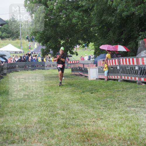 21.06.2025 - 27. Vierlanden-Triathlon KatJ http://msf.ph/oto/8026189 15.06.2025 13:29:11 Ziel 9, 952 meine-sportfotos.de