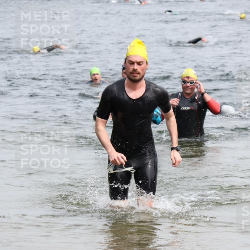 15.06.2025 - 27. Vierlanden-Triathlon Lena Gebhardt http://msf.ph/oto/8026190 15.06.2025 10:58:13 Schwimmen 640, 710, 762, 769 meine-sportfotos.de