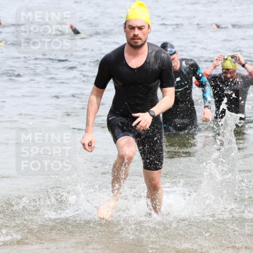 15.06.2025 - 27. Vierlanden-Triathlon Lena Gebhardt http://msf.ph/oto/8026198 15.06.2025 10:58:14 Schwimmen 640, 710, 762, 769 meine-sportfotos.de