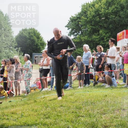 15.06.2025 - 27. Vierlanden-Triathlon KatJ http://msf.ph/oto/8026204 15.06.2025 10:59:40 Schwimmen 641, 668, 751 meine-sportfotos.de