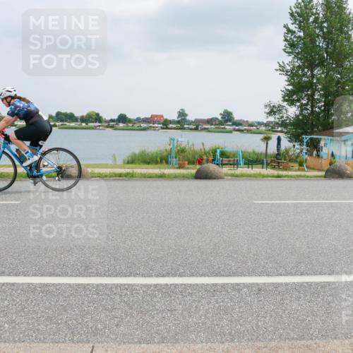 21.06.2025 - 27. Vierlanden-Triathlon H.Heesch http://msf.ph/oto/8026208 15.06.2025 12:11:01 Radfahren 880, 885, 932 meine-sportfotos.de