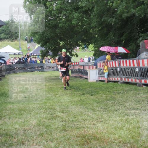 21.06.2025 - 27. Vierlanden-Triathlon KatJ http://msf.ph/oto/8026213 15.06.2025 13:29:12 Ziel 9, 952 meine-sportfotos.de