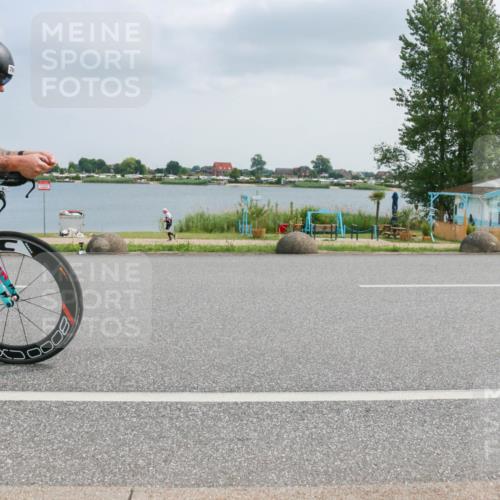 21.06.2025 - 27. Vierlanden-Triathlon H.Heesch http://msf.ph/oto/8026222 15.06.2025 12:11:15 Radfahren 760, 761 meine-sportfotos.de