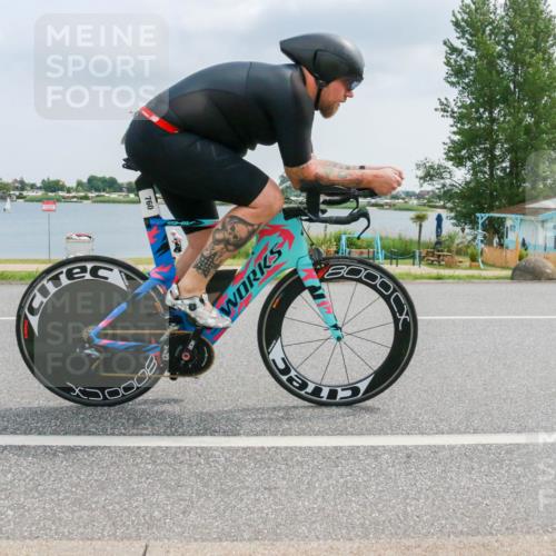 21.06.2025 - 27. Vierlanden-Triathlon H.Heesch http://msf.ph/oto/8026226 15.06.2025 12:11:15 Radfahren 760, 761 meine-sportfotos.de