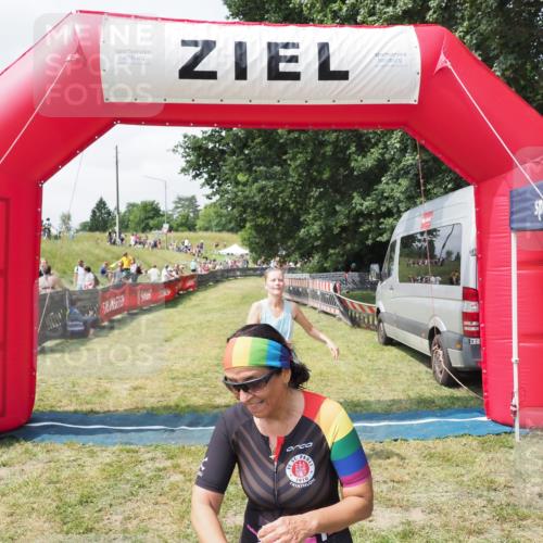 21.06.2025 - 27. Vierlanden-Triathlon MichiJ http://msf.ph/oto/8026228 15.06.2026 11:57:45 Ziel 478, 563 meine-sportfotos.de