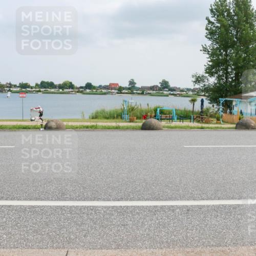 21.06.2025 - 27. Vierlanden-Triathlon H.Heesch http://msf.ph/oto/8026232 15.06.2025 12:11:17 Radfahren 760, 761 meine-sportfotos.de