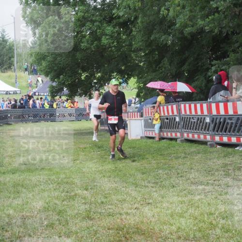 21.06.2025 - 27. Vierlanden-Triathlon KatJ http://msf.ph/oto/8026246 15.06.2025 13:29:12 Ziel 9, 952 meine-sportfotos.de