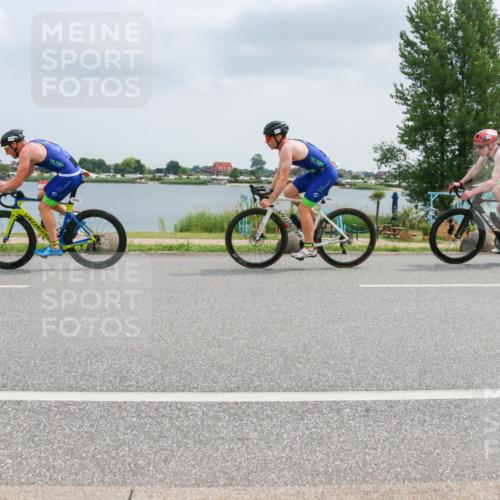 21.06.2025 - 27. Vierlanden-Triathlon H.Heesch http://msf.ph/oto/8026252 15.06.2025 12:11:24 Radfahren 705, 913, 1014, 1015, 1016, 1017, 1018 meine-sportfotos.de