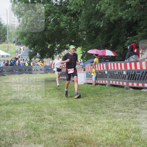 21.06.2025 - 27. Vierlanden-Triathlon KatJ http://msf.ph/oto/8026255 15.06.2025 13:29:12 Ziel 9, 952 meine-sportfotos.de