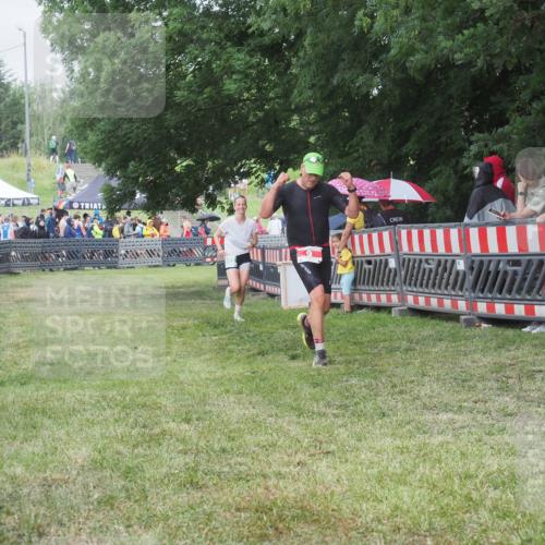 21.06.2025 - 27. Vierlanden-Triathlon KatJ http://msf.ph/oto/8026265 15.06.2025 13:29:13 Ziel 9, 952 meine-sportfotos.de