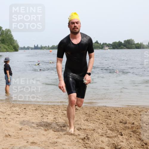 15.06.2025 - 27. Vierlanden-Triathlon Lena Gebhardt http://msf.ph/oto/8026270 15.06.2025 10:58:17 Schwimmen 643, 710, 741, 762, 769 meine-sportfotos.de