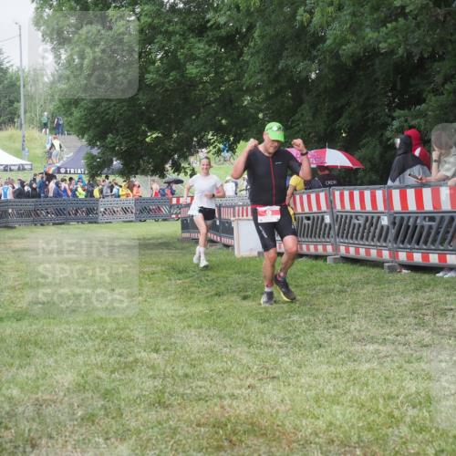 21.06.2025 - 27. Vierlanden-Triathlon KatJ http://msf.ph/oto/8026275 15.06.2025 13:29:13 Ziel 9, 952 meine-sportfotos.de
