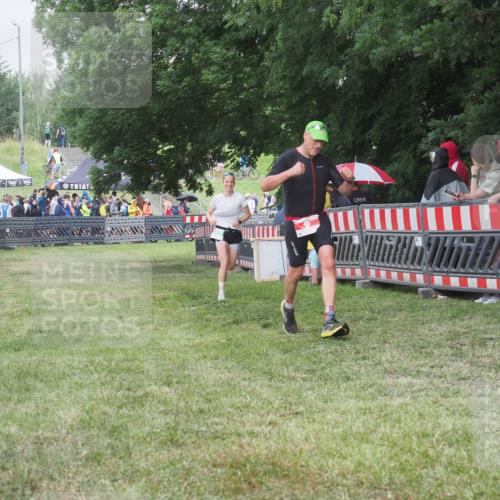 21.06.2025 - 27. Vierlanden-Triathlon KatJ http://msf.ph/oto/8026285 15.06.2025 13:29:13 Ziel 9, 952 meine-sportfotos.de