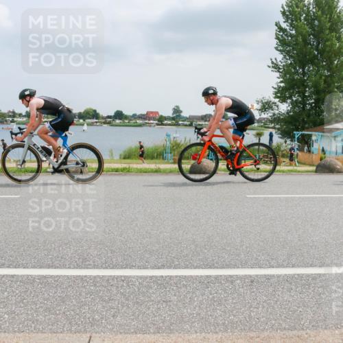 21.06.2025 - 27. Vierlanden-Triathlon H.Heesch http://msf.ph/oto/8026288 15.06.2025 12:11:31 Radfahren 705, 806, 1024, 1025, 1026, 1027 meine-sportfotos.de