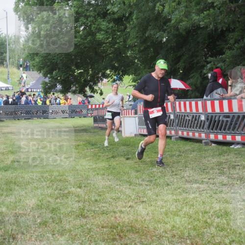 21.06.2025 - 27. Vierlanden-Triathlon KatJ http://msf.ph/oto/8026295 15.06.2025 13:29:13 Ziel 9, 952 meine-sportfotos.de