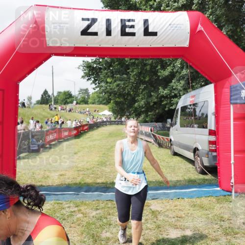21.06.2025 - 27. Vierlanden-Triathlon MichiJ http://msf.ph/oto/8026303 15.06.2026 11:57:46 Ziel 478, 563 meine-sportfotos.de