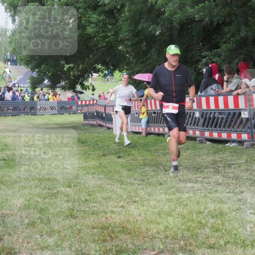 21.06.2025 - 27. Vierlanden-Triathlon KatJ http://msf.ph/oto/8026306 15.06.2025 13:29:14 Ziel 9, 952 meine-sportfotos.de