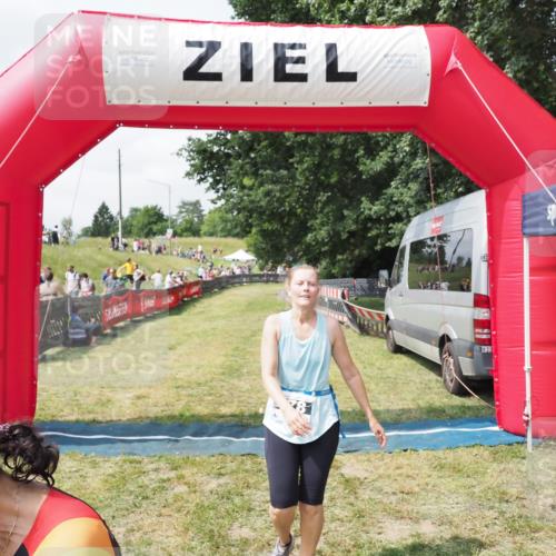 21.06.2025 - 27. Vierlanden-Triathlon MichiJ http://msf.ph/oto/8026312 15.06.2026 11:57:46 Ziel 478, 563 meine-sportfotos.de