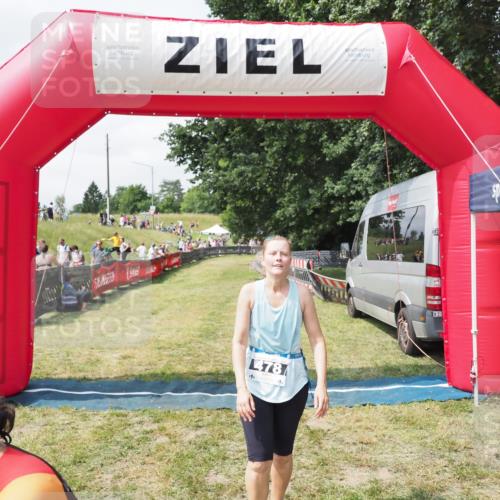 21.06.2025 - 27. Vierlanden-Triathlon MichiJ http://msf.ph/oto/8026322 15.06.2026 11:57:46 Ziel 478, 563 meine-sportfotos.de