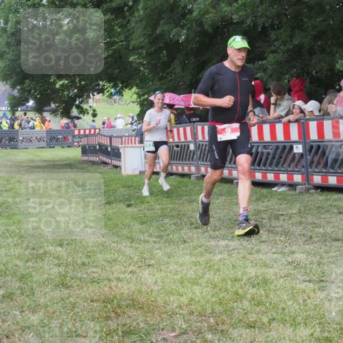 21.06.2025 - 27. Vierlanden-Triathlon KatJ http://msf.ph/oto/8026323 15.06.2025 13:29:14 Ziel 9, 952 meine-sportfotos.de