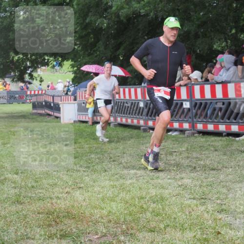 21.06.2025 - 27. Vierlanden-Triathlon KatJ http://msf.ph/oto/8026333 15.06.2025 13:29:14 Ziel 9, 952 meine-sportfotos.de
