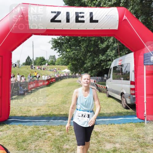 21.06.2025 - 27. Vierlanden-Triathlon MichiJ http://msf.ph/oto/8026335 15.06.2026 11:57:47 Ziel 478, 563 meine-sportfotos.de