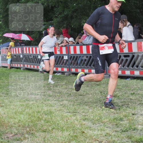 21.06.2025 - 27. Vierlanden-Triathlon KatJ http://msf.ph/oto/8026338 15.06.2025 13:29:15 Ziel 9, 952 meine-sportfotos.de