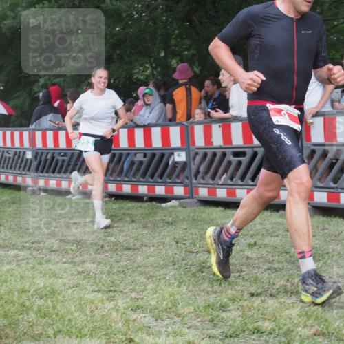 21.06.2025 - 27. Vierlanden-Triathlon KatJ http://msf.ph/oto/8026347 15.06.2025 13:29:15 Ziel 9, 952 meine-sportfotos.de