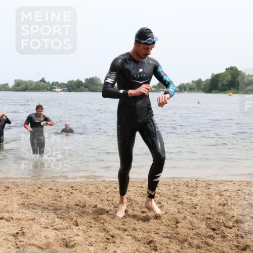 15.06.2025 - 27. Vierlanden-Triathlon Lena Gebhardt http://msf.ph/oto/8026349 15.06.2025 10:58:21 Schwimmen 643, 710, 741, 769 meine-sportfotos.de