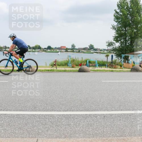 21.06.2025 - 27. Vierlanden-Triathlon H.Heesch http://msf.ph/oto/8026350 15.06.2025 12:11:44 Radfahren 229, 826, 898 meine-sportfotos.de